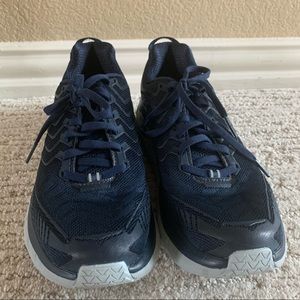 Outdoor Voices Clifton 4 in Light Blue/Navy